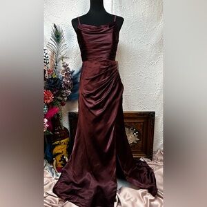 Elegant Satin Cowl Neck Evening Gown - Wine ‼️NWT‼️ (L)